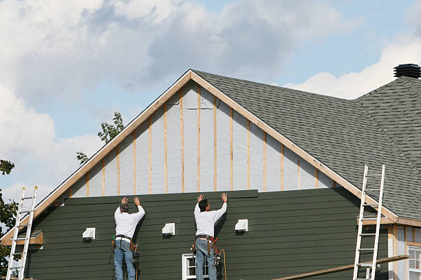 Professional Siding Installation technician working in Baltimore, MD